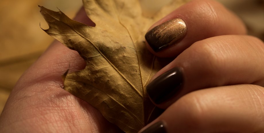 коричневый маникюр, тренды маникюра, ноябрь 2023