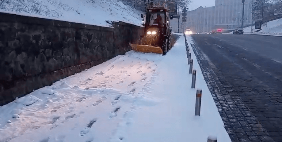 сніг Київ, перший сніг Київ, сніг у Києві, перший сніг у Києві, засніжений Київ, техніка прибирає сніг, техніка сніг Київ