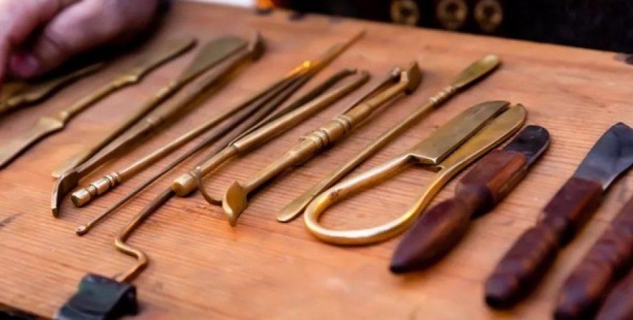 Инструменты, хирургия, Средние века
