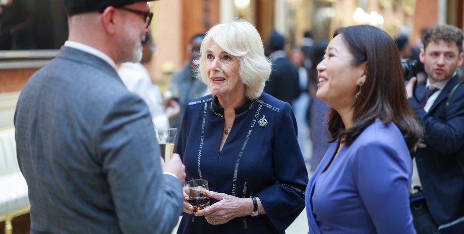 Королева Камилла, Королева Камилла стиль, Королева Камилла образы, жена короля чарльза ІІІ, подвеска камиллы