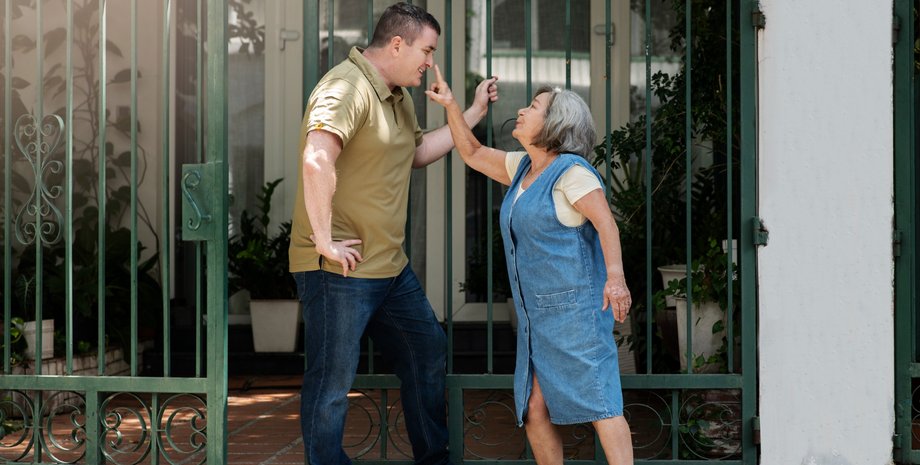 Соседка вызвала полицию на мужчину без явной причины: тот придумал план мести