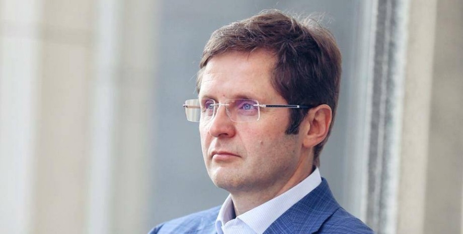 По информации СМИ, супруга Холодова является кумой Оксаны Марченко, жены Виктора Медведчука Холодов, нардеп СН, Андрей Холодов,