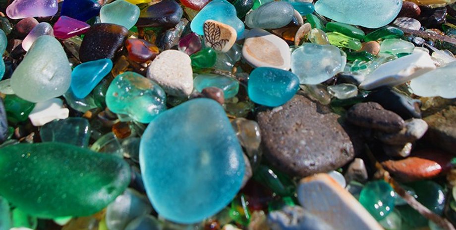 морське скло, морське скло на пляжі