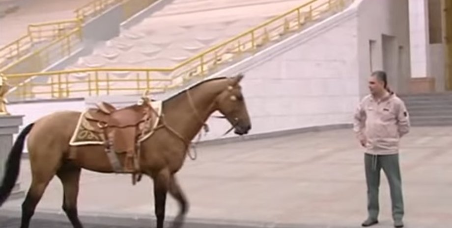 туркменистан, Ашхабад, Гурбангулы Бердымухамедов, песня, жеребенок