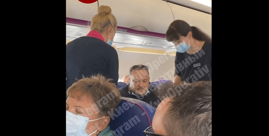 скандал в самолете