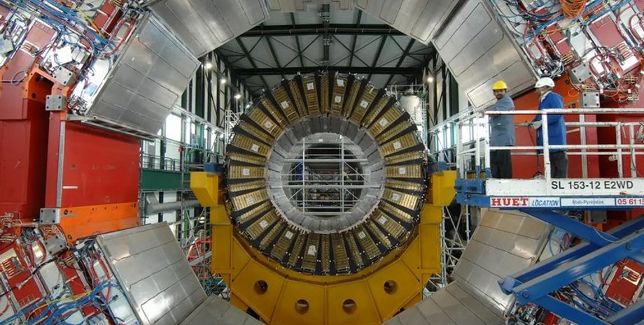 Большой адронный коллайдер