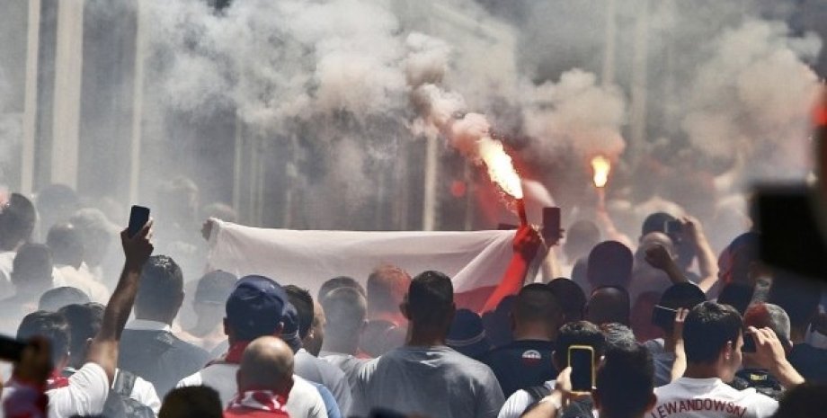 В Марселе подрались польские и украинские футбольные фанаты / Фото: Reuters