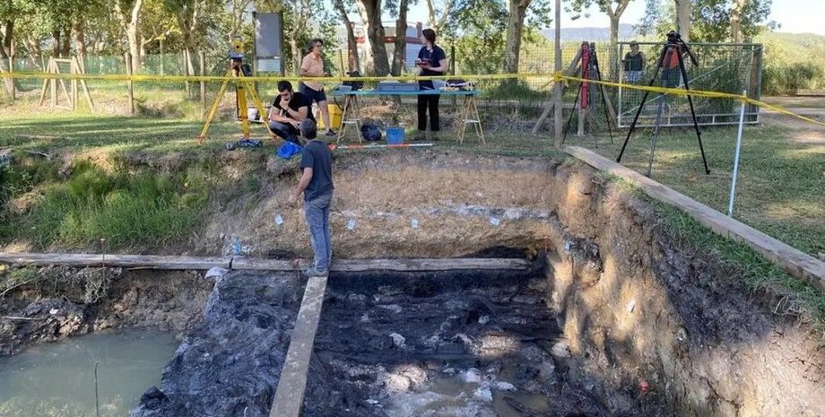 Ла-Драга, древнее приозерное поселение, доисторическая жизнь, период неолита, археологическое открытие, деревянные постройки, экологическая история, Каталония