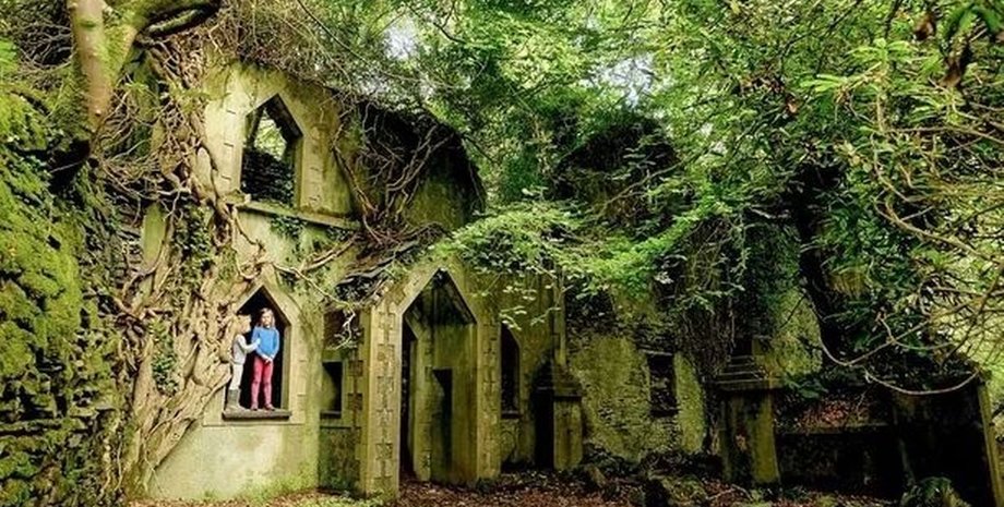 Покинуте село, село, руїни, селище, діти, туристи, шахта, сланцевий кар'єр