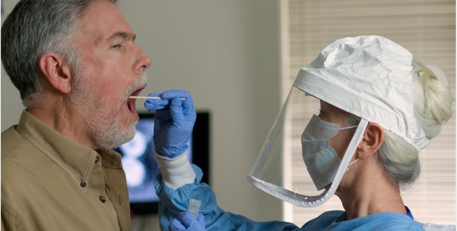 мазок из горла, врач, пациент, фото