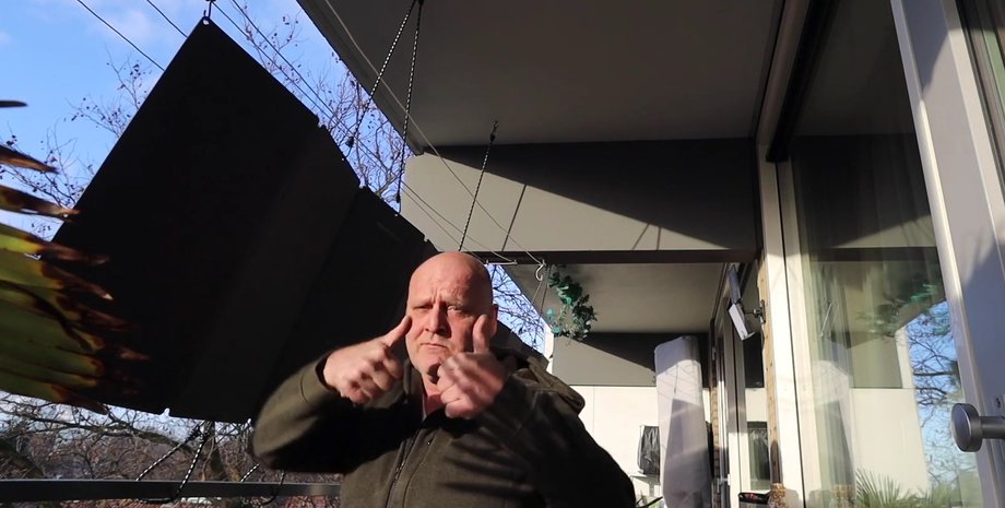 Портативные солнечные панели Ecoflow на балконе квартиры