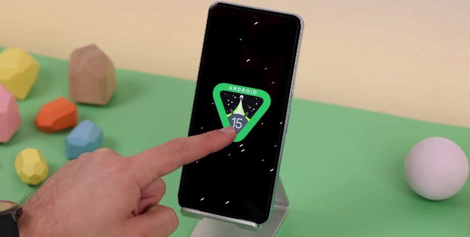 ОС Android 15 на смартфоне