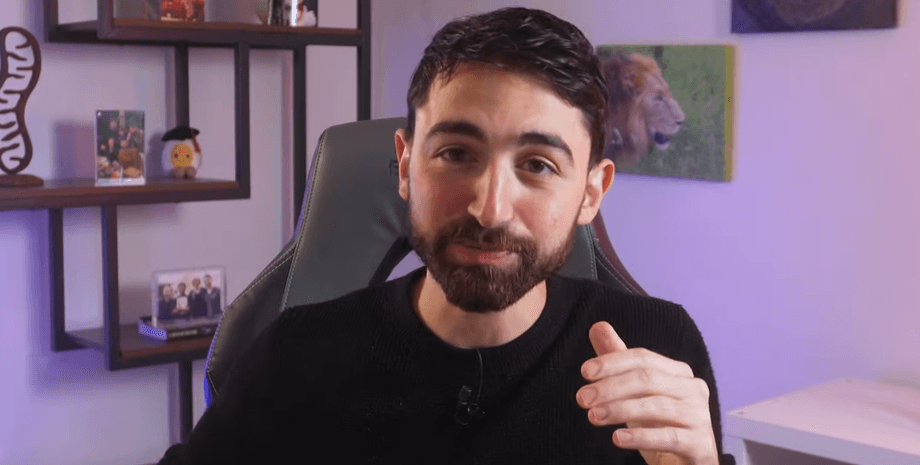 Чоловік записує відео і ділиться результатами експерименту з харчуванням, заснованого на сардинах