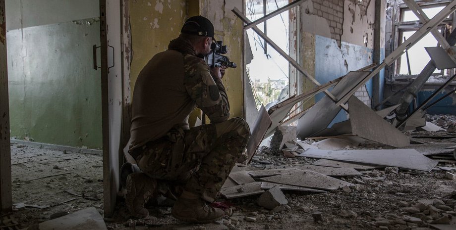 Боец ВСУ на передовой линии в Северодонецке. Боец ВСУ Северодонецк фото, Бойцы ВСУ Северодонецк ,