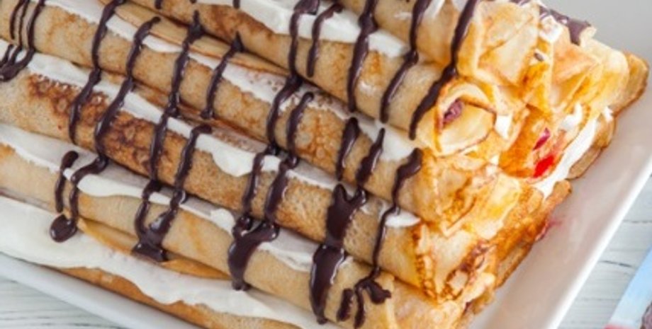 Блинный торт со сметанным кремом, торт из блинов, блинный торт