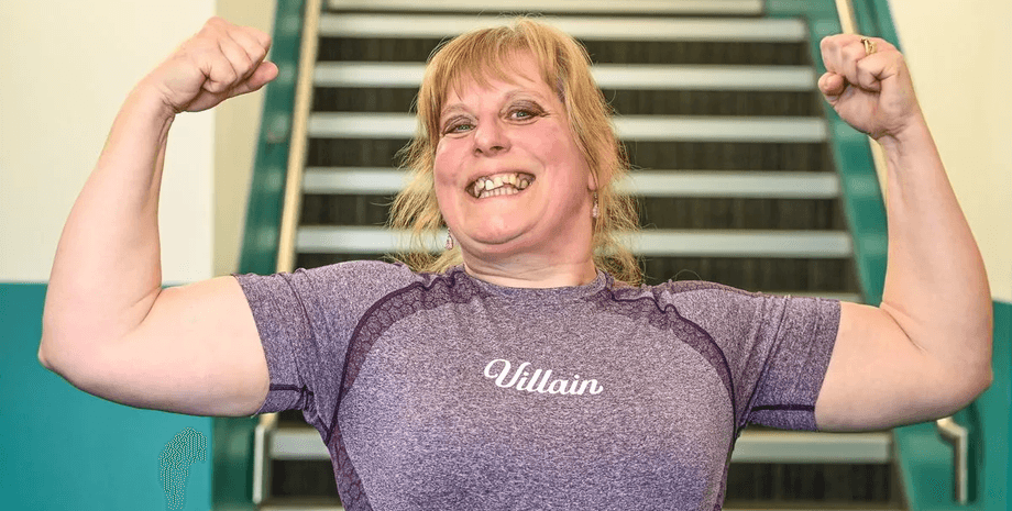 Пенсионерка начала заниматься пауэрлифтингом, спорт, начала ходить в тренажерный зал, становая тяга, рекорд, будет представлять страну