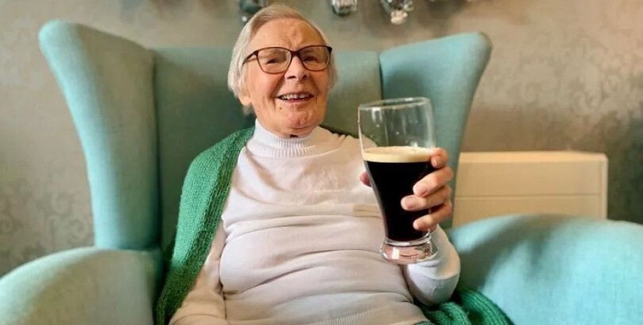 104-річна британка, день народження, секрет довголіття, пиво Guinness, любителька пива, не виходьте заміж, пенсіонерка,