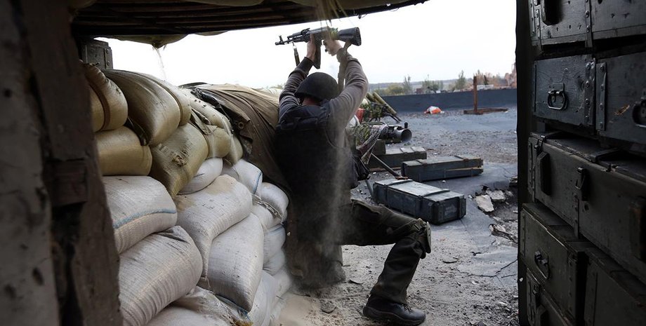 Боец АТО в аэропорту Донецка / Фото: facebook.com/sergei.loiko