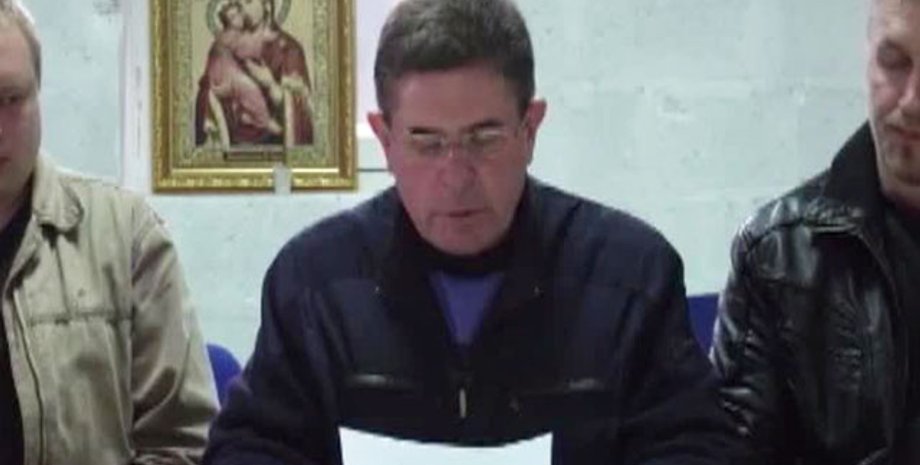 Анатолий Визир зачитывает свое обращение / Фото: dikoepole.net