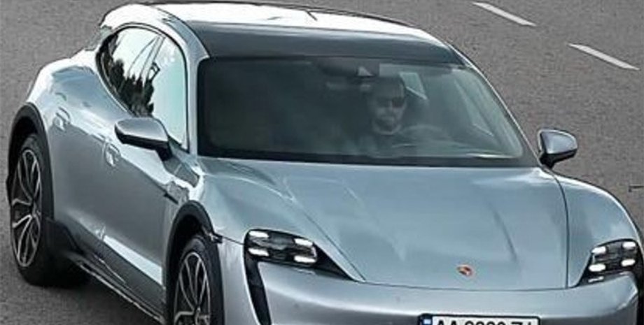 Кирилл Тимошенко за рулем Porsche Tayca