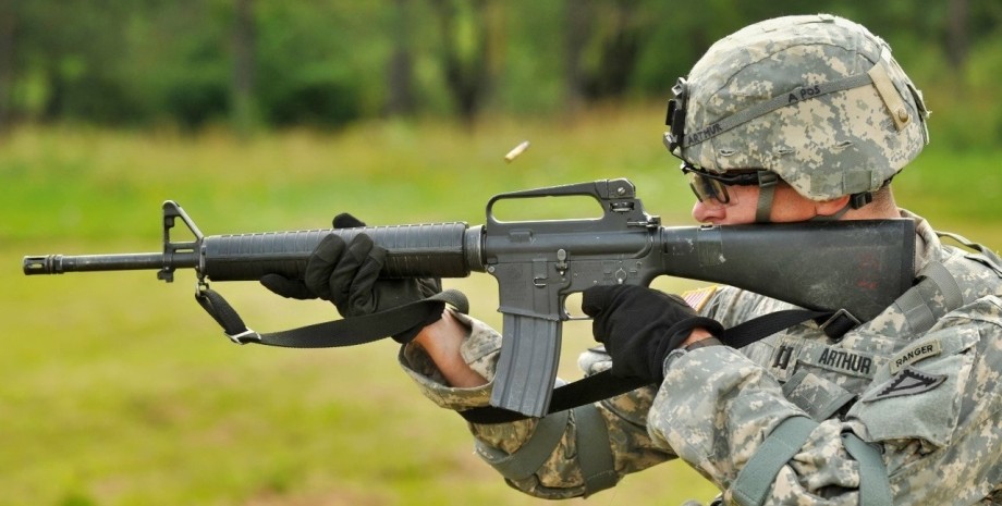 винтовка M16, M16, модификации M16, история винтовки M16,  M16A2, M16A3, Трехзарядный режим стрельбы