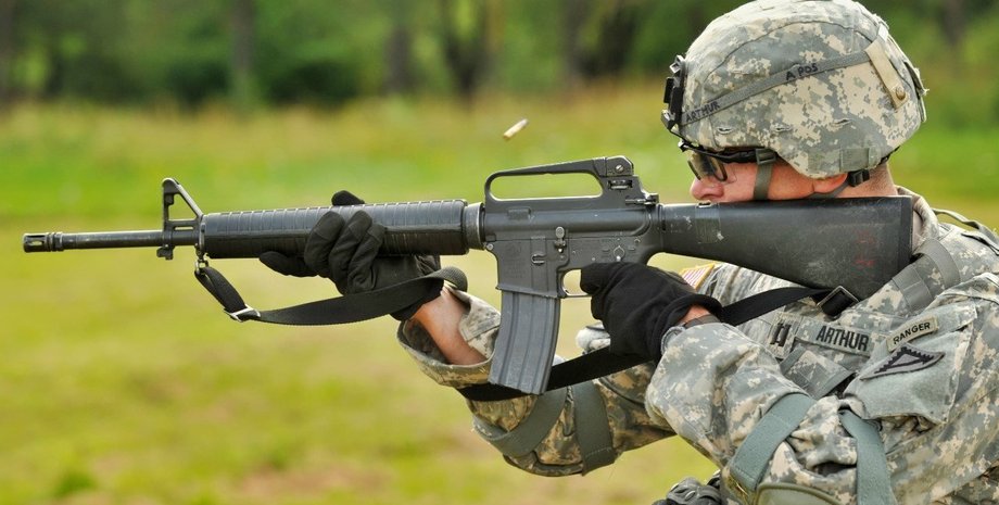 винтовка M16, M16, модификации M16, история винтовки M16,  M16A2, M16A3, Трехзарядный режим стрельбы