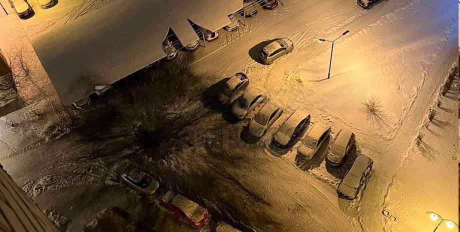 Парковка, Бєлгород, парковка, обстріл, воронка, Бєлгородська область, Росія, РФ, фото