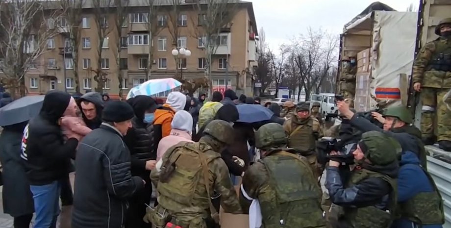 Россия доставляет в Мелитополь гумпомощь из Крыма