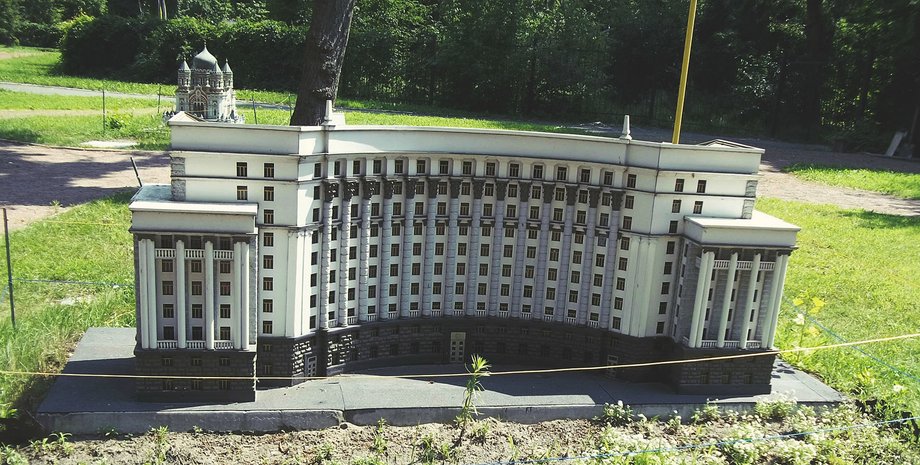 Кабмин, здание Кабмина, парк миниатюр