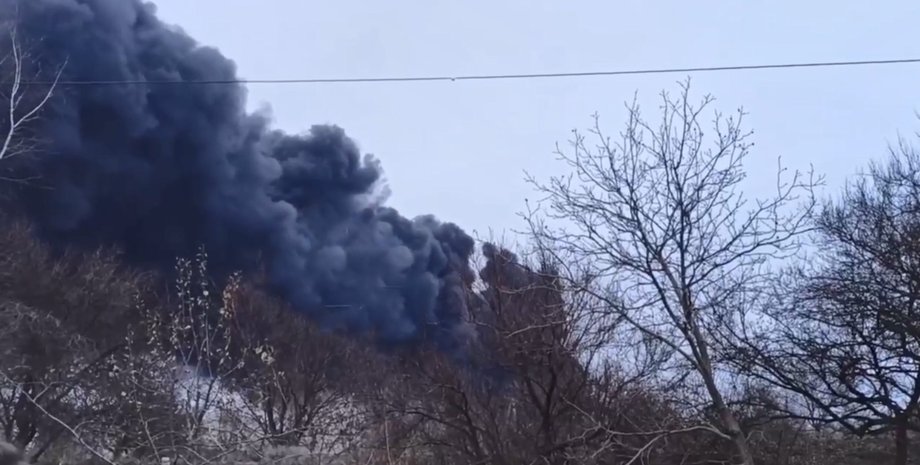 Дым в Донецке, Донецк прилет, Донецк взрыв, Донецк база РФ, Донецк топливо ВС РФ, Донецк топливо ВС РФ