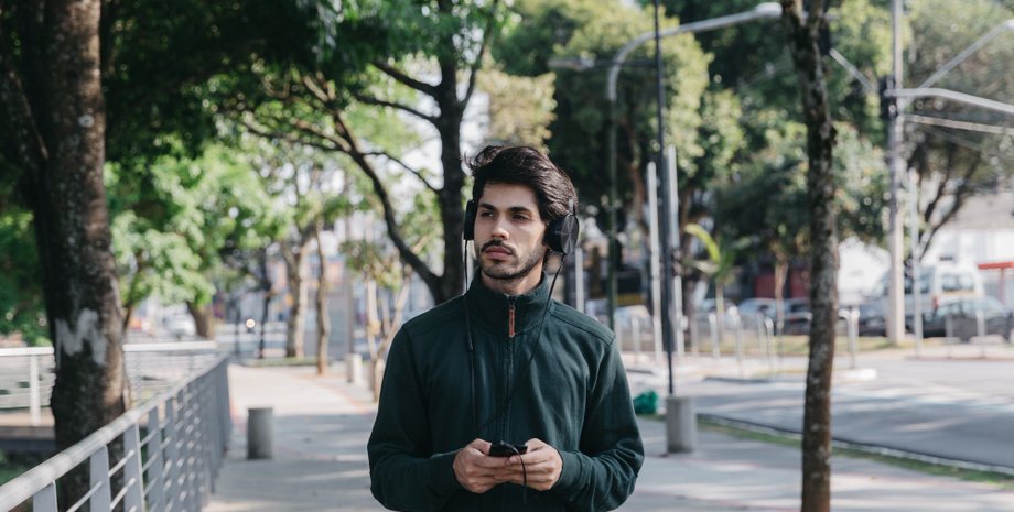 Никто не ожидал того, что мужчина увидел на обочине в "богатом" районе