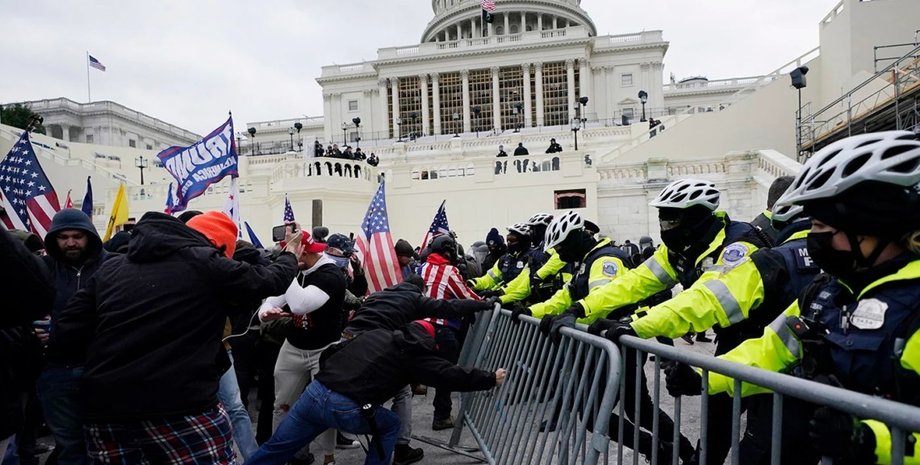 Капитолий, штурм, протестующие, полиция,