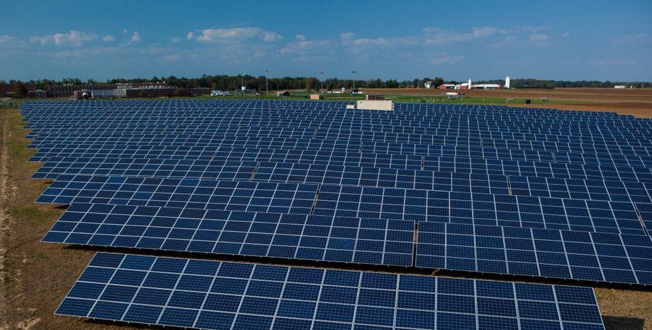 Trina Solar сонячні панелі сонячна ферма на полях