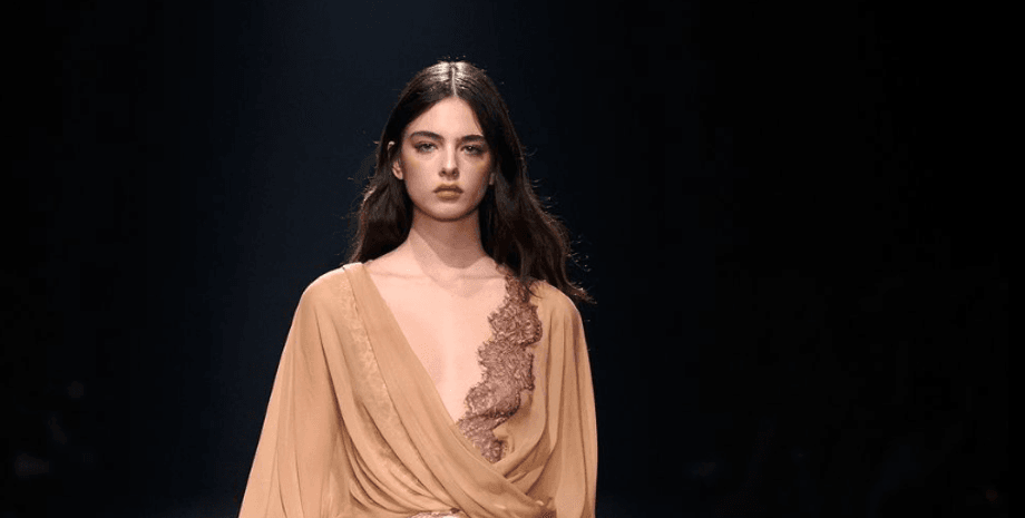 Дева Кассель, дочь Моники Беллуччи, дочь Венсана Касселя, дева кассель на подиуме, показ мод, Alberta Ferretti