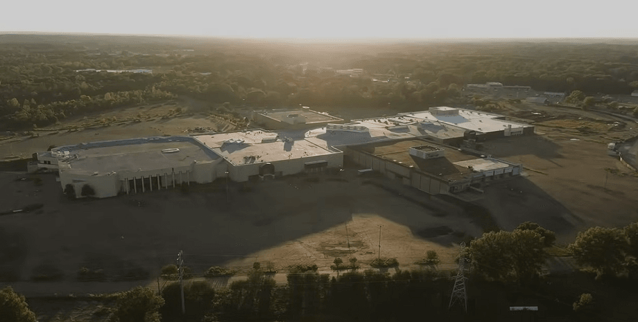 торговый центр Блогеры услышали "жуткое рычание" в заброшенном ТЦ: найденный источник звука их шокировал