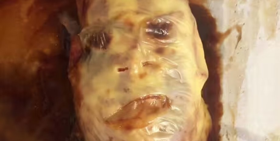 Вечеря схожа на моторошне обличчя, приготована курка, вечеря-вбивця, побачила моторошне обличчя, знайоме обличчя, фільм жахів,