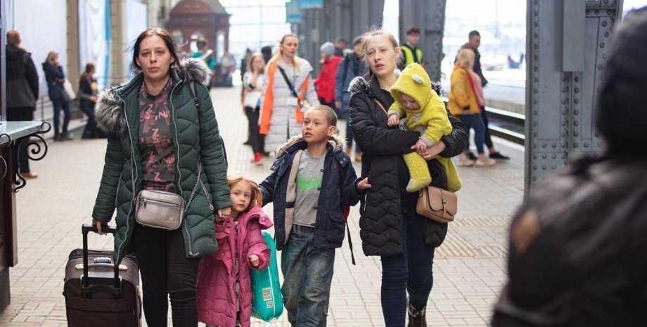 українці в польщі, виплати українцям за кордоном, 800+, польща, поляки, українці за кордоном