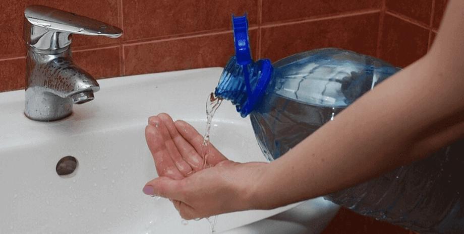 Украинцев призвали делать запасы воды РФ может атаковать системы водоснабжения в Украине