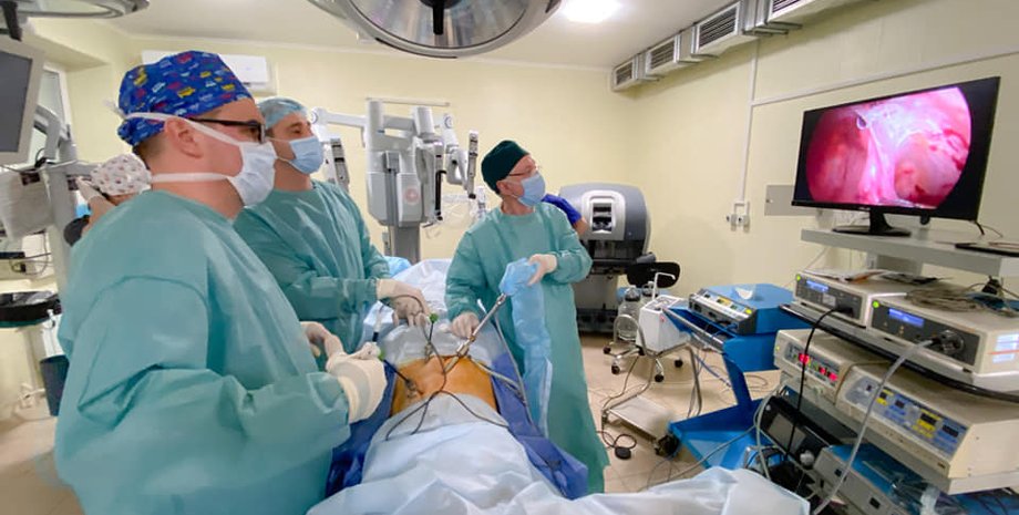 робот, операция, львов, da vinci, фото, хирургия, девочка