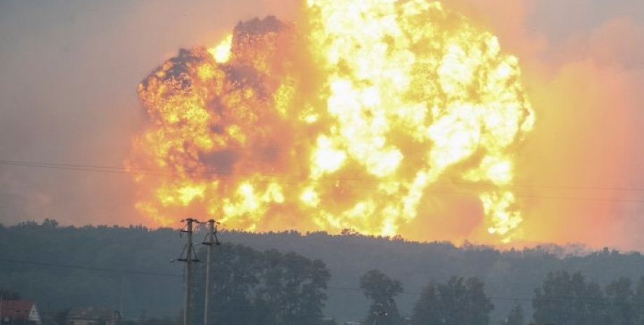 Взрывы на складах боеприпасов в Калиновке / Фото: соцсети