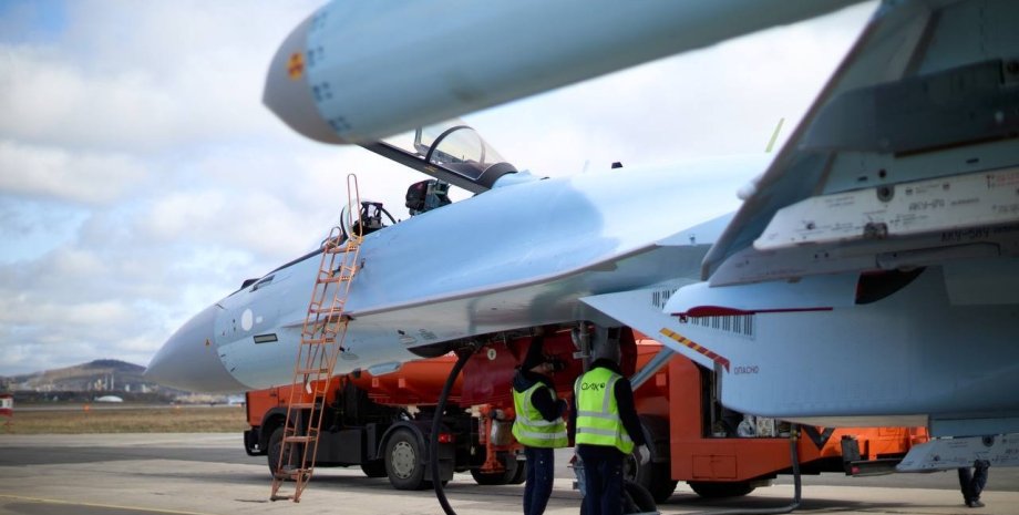 Російська армія отримала вже другу партію літаків Су-35С, які називають винищува...