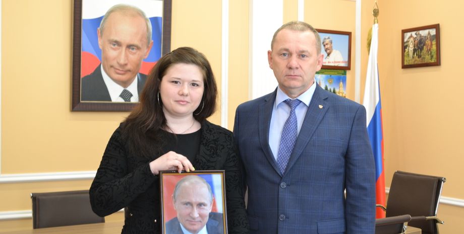 портреты путина, утилизация портретов Путина, в Петербурге утилизируют портреты, портреты чиновников