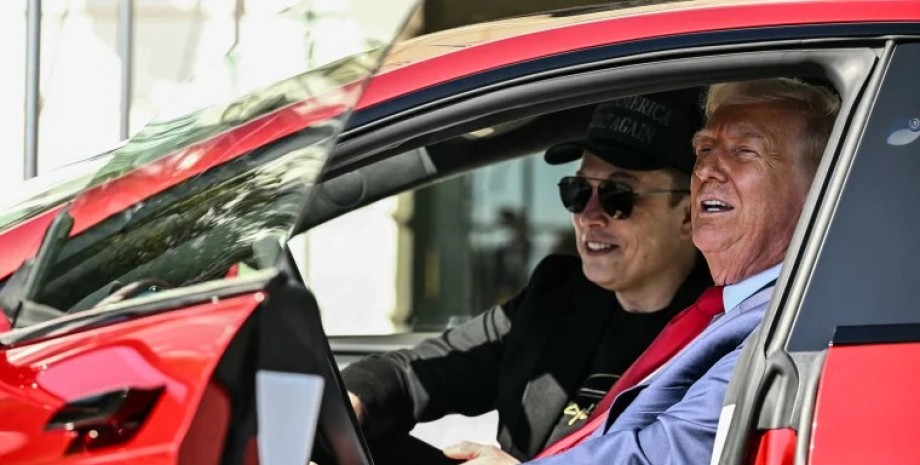 Трамп и Маск в Tesla Трамп и Маск в Tesla