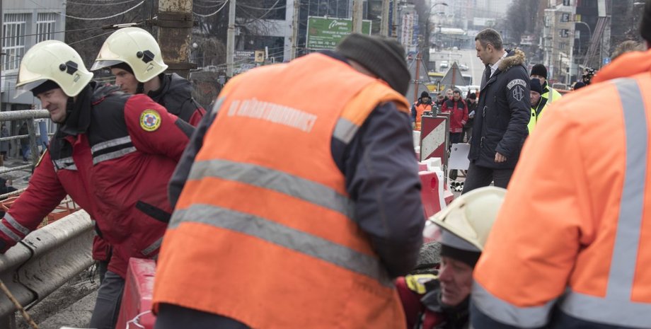 Работы на Шулявском мосту в Киеве / Фото: УНИАН