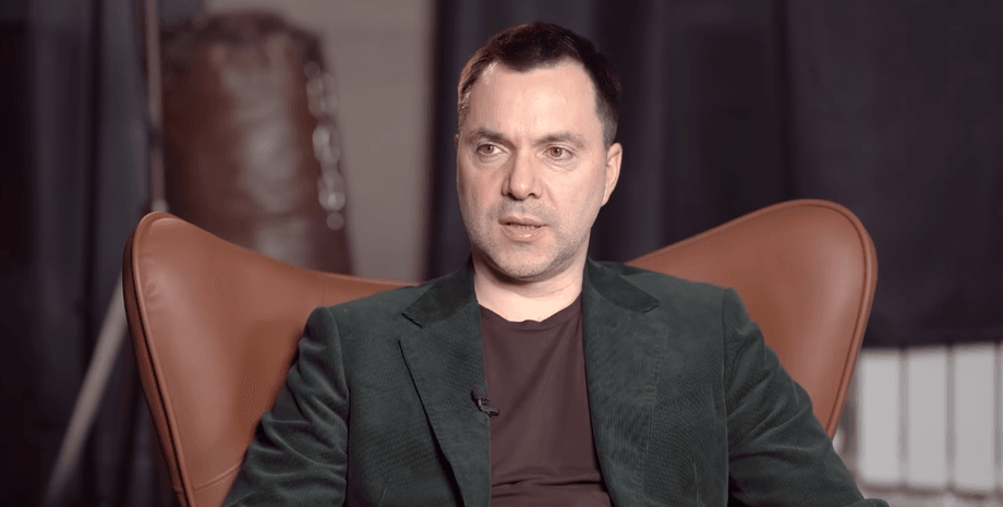 Арестович показал архивные фото из детства и рассказал о смерти Брежнева