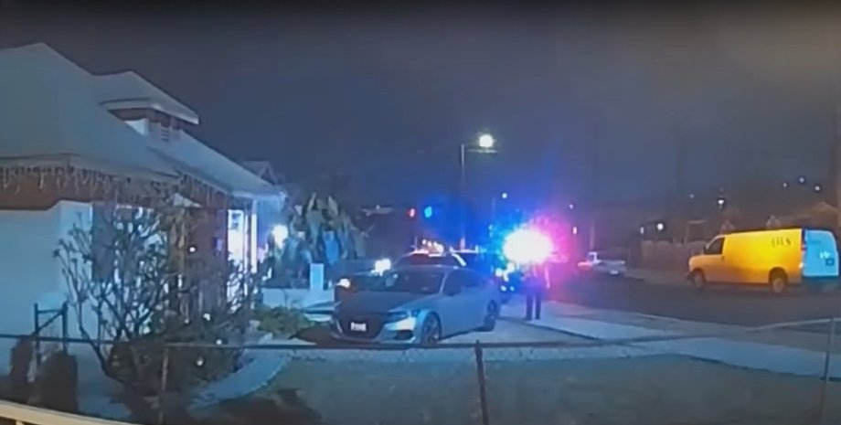 Пригода з голим чоловіком, голий чоловік поліція, голий чоловік Лос Анджелес, голий чоловік в підвалі, голий чоловік дім