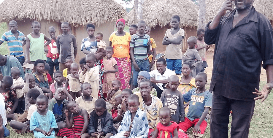 У чоловіка 102 дитини, 12 дружин, 578 онуків, важко прогодувати сім'ю, багатодітна сім'я, величезна сім'я, батько 102 дітей,