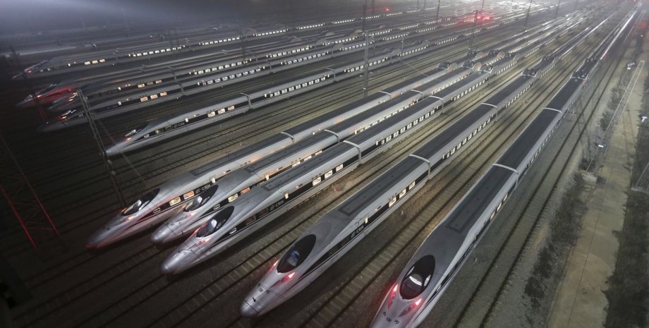 Поезда на длиннейшей в мире скоростной линии Пекин-Гуанчжоу / Фото из открытого источника