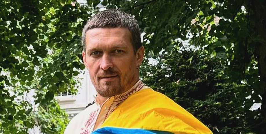 фото боксера Боксер Олександра Усика на рингу після перемоги