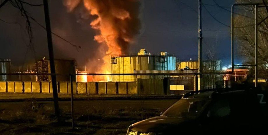 Нафтобаза в Луганську, вогонь, пожежа, Луганськ, нафтобаза